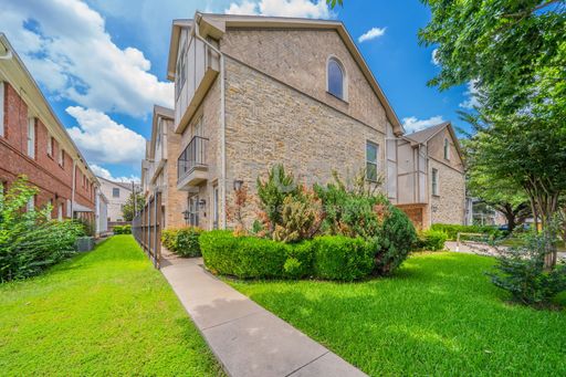 3-Story 4/4/2 Townhome in Highland Park ISD! – photo 1
