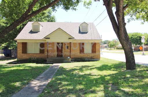 Charming 2-Story 4/2.5/2 Nestled on Corner Lot For Rent! – photo 1
