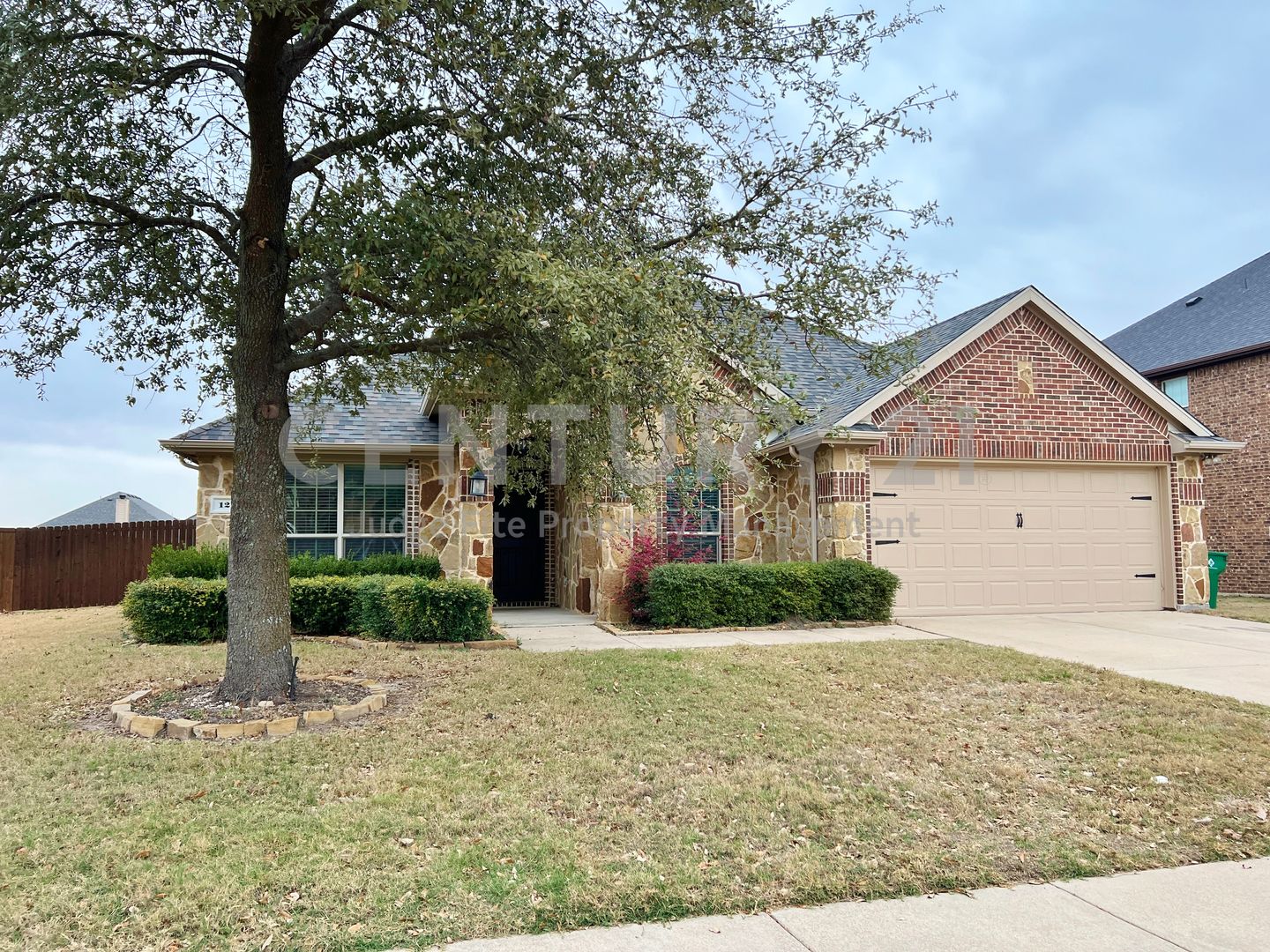 Waxahachie House: 121 Sumac Drive