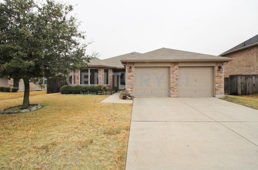 Light & Bright 4/2/2 in Waxahachie For Rent! – photo 1