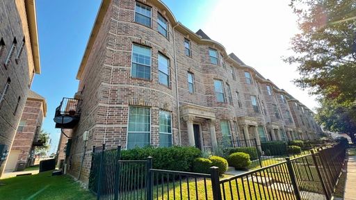 Gorgeous 3-Story 3/2.5/2 Townhome in Lewisville For Rent! – photo 1