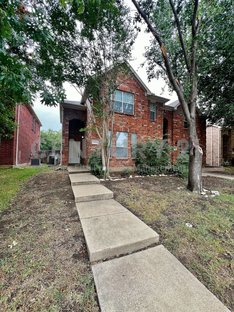 Grand Prairie House: 5453 Prairie Lane