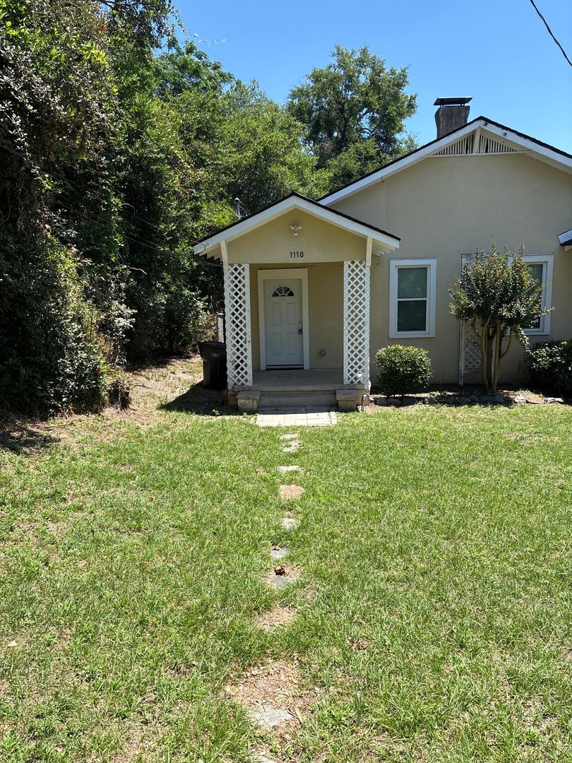 Augusta House: 1110 Troupe Street