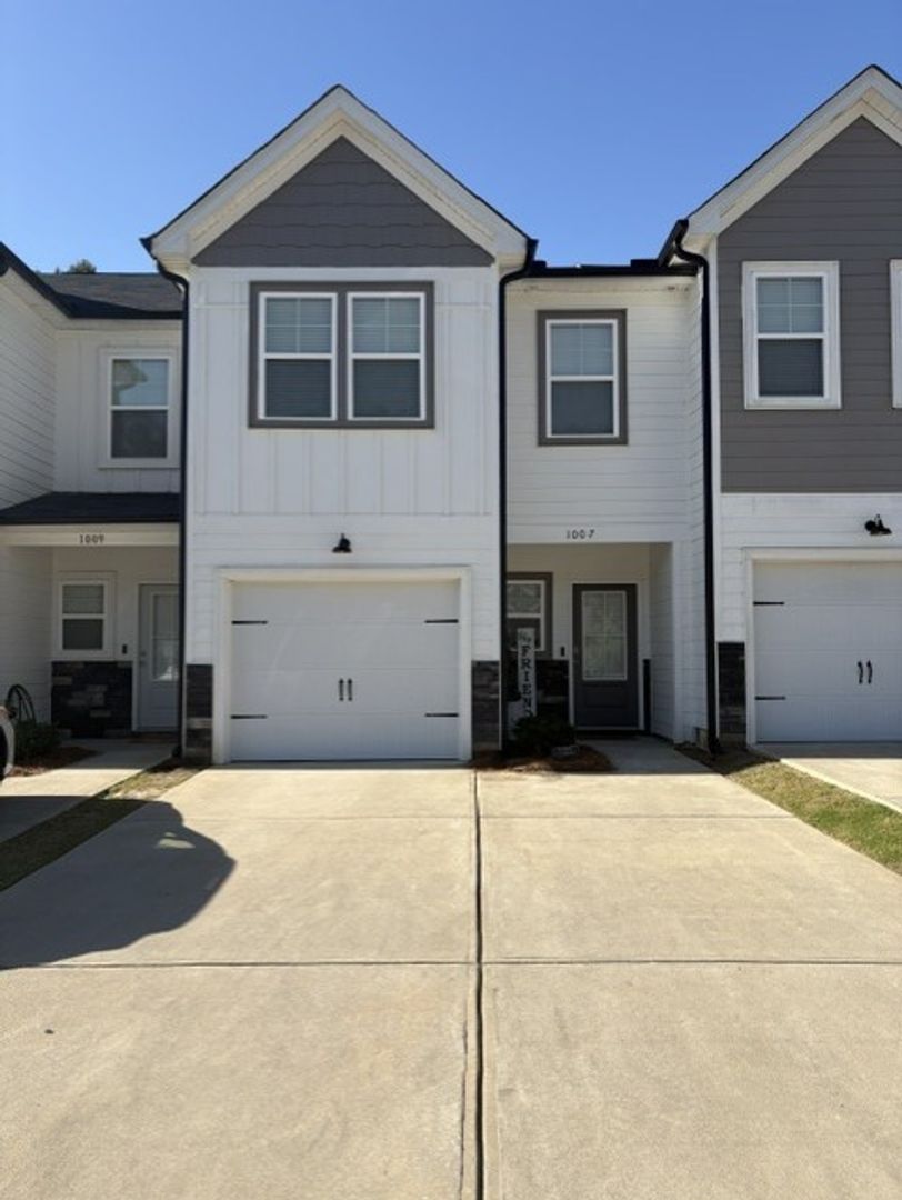 Grovetown House: 1007 Linsmore Ave