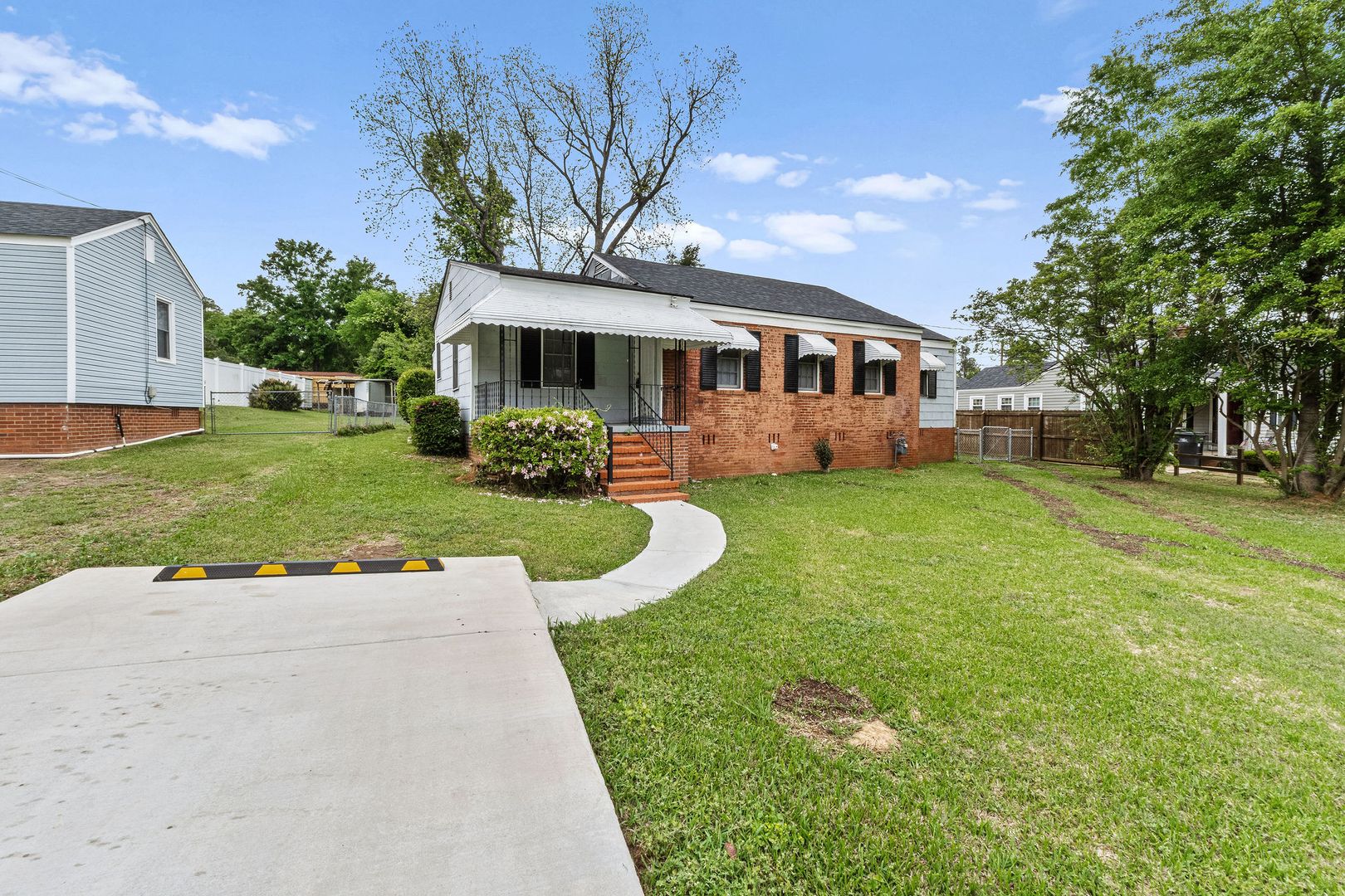 Augusta House: 934 Bluebird Rd