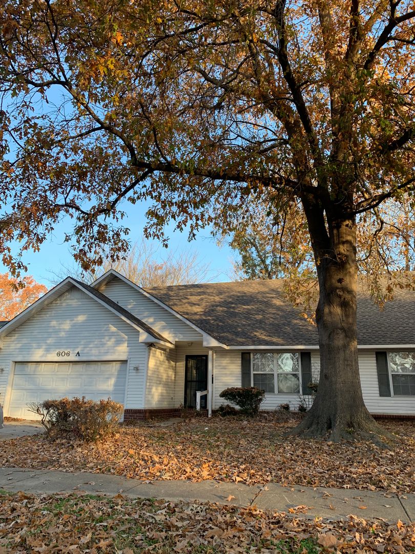 Jonesboro Apartment: 606 Elm