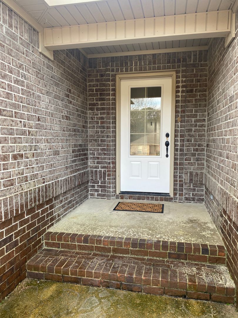 Jonesboro House: 4737 Wildwood Lane