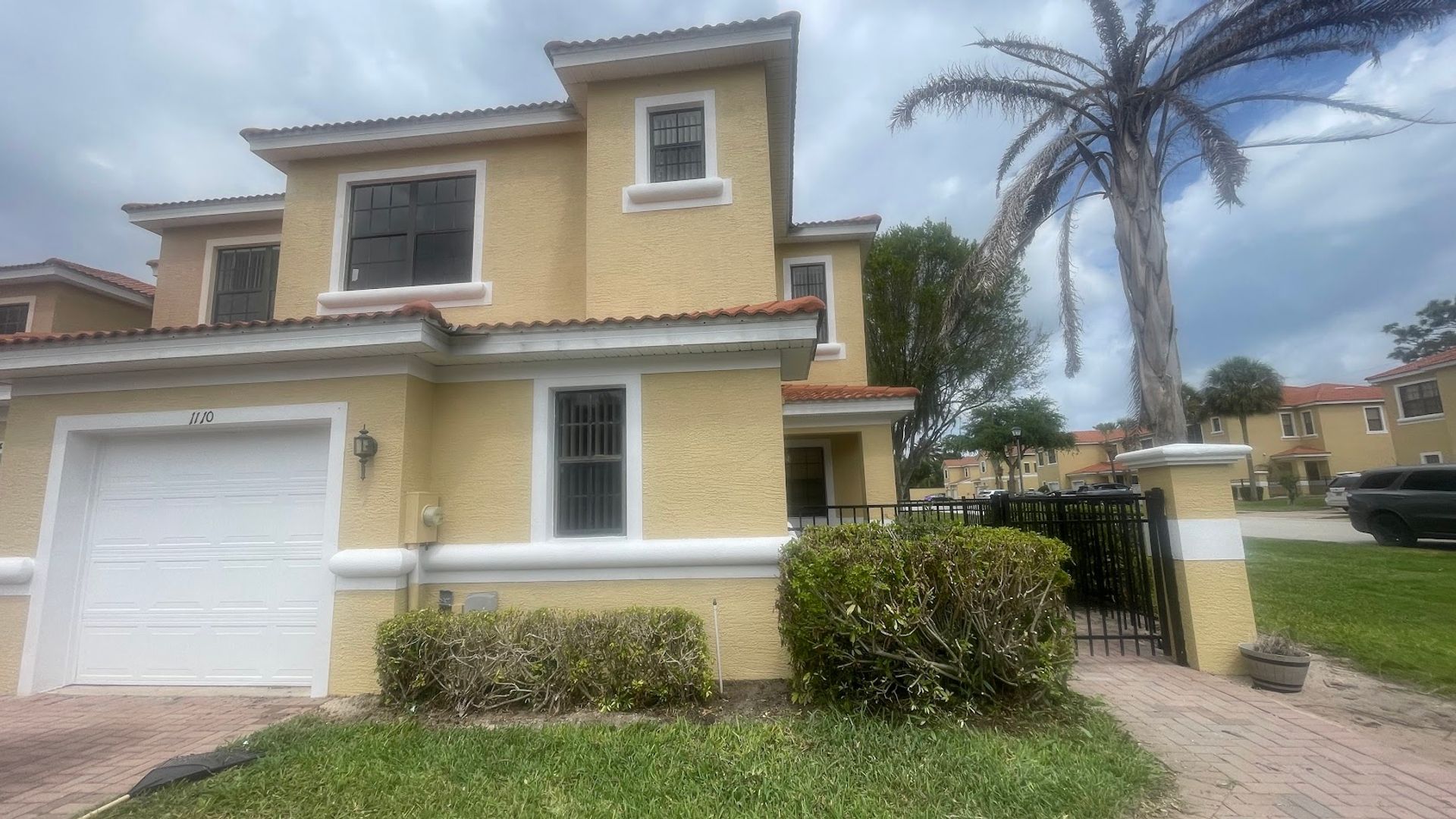 POINCIANA Townhome: 1110 CHERVIL DR - LO