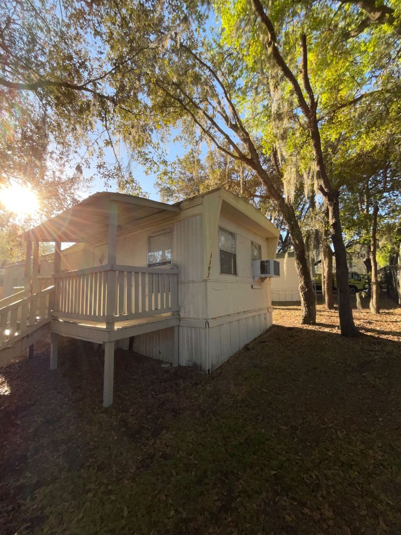 Apopka House: 1193 S Christiana Ave