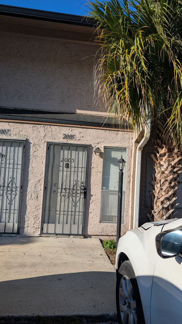 ORLANDO Townhome: 2005 WHITBY DRIVE Unit 2302