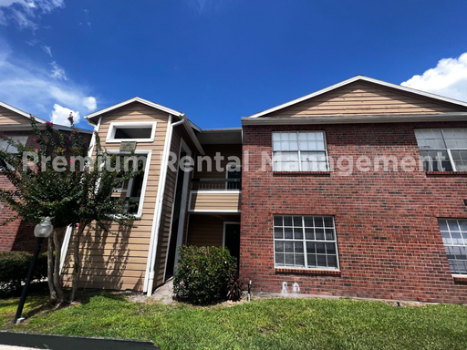 3/2 Regency Gardens 1st Floor Condo with New Plank Fooring, Stainless Appliances, and Fresh Paint! – photo 1