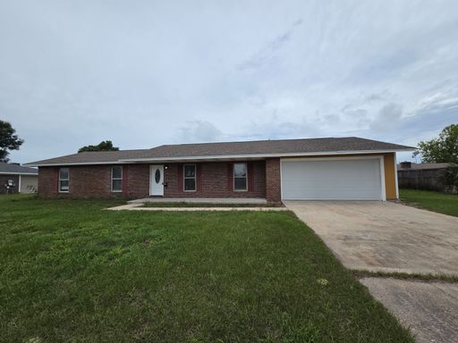 Updated 3 BR|2 BA Home Near TAFB! – photo 1