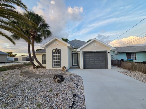 For Lease - 4 BR|2 BA with 1 Car Garage – photo 1