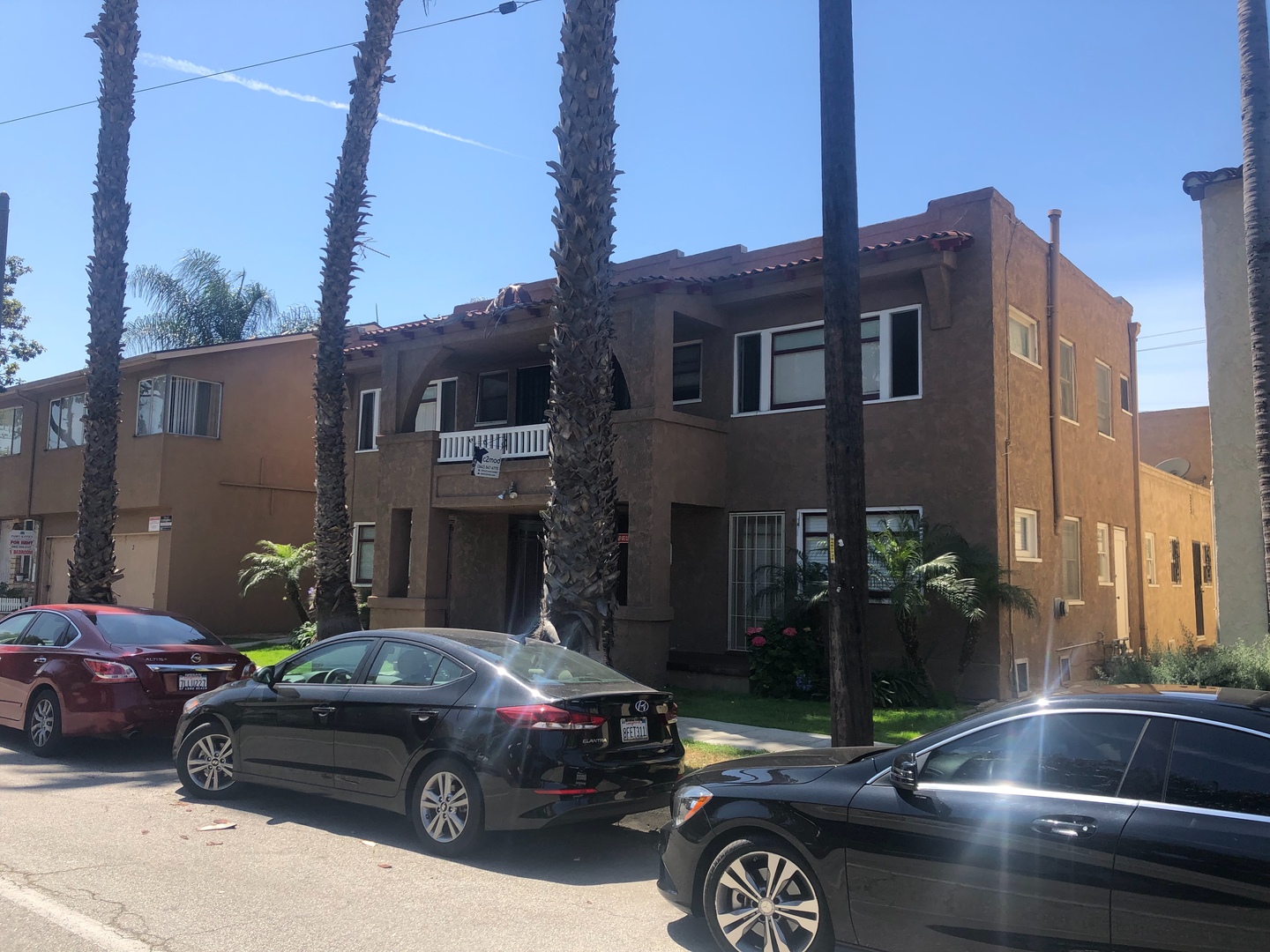 Long Beach Apartment: 1140 E 3rd Street