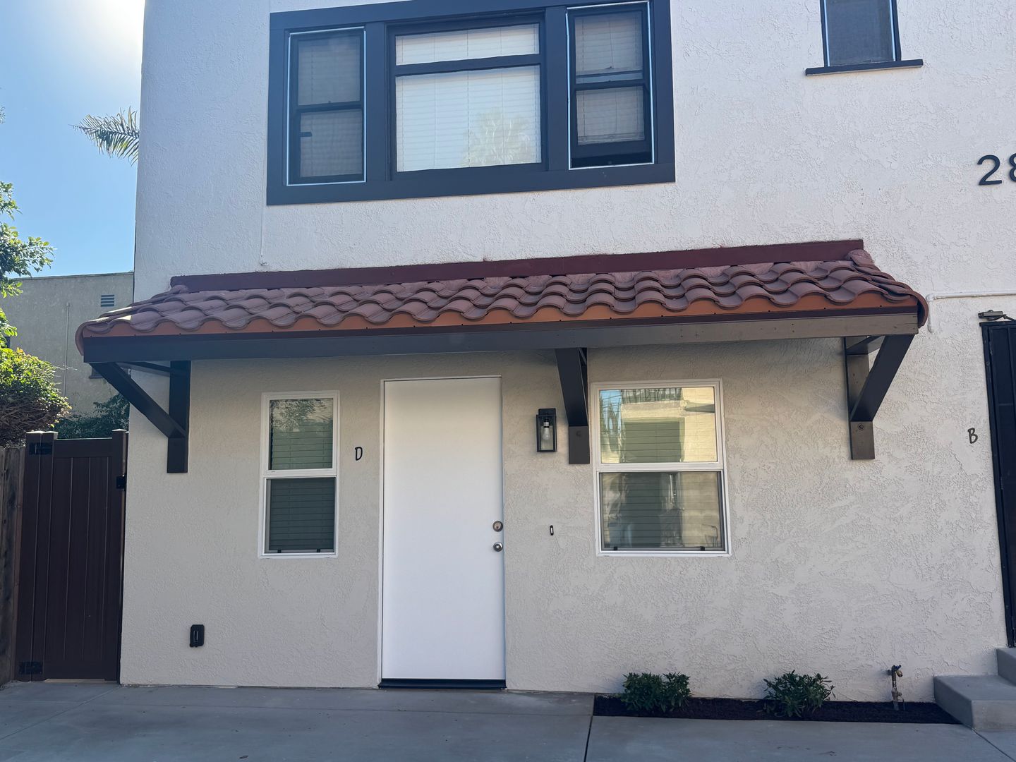 Long Beach Apartment: 2840 E 6th Street