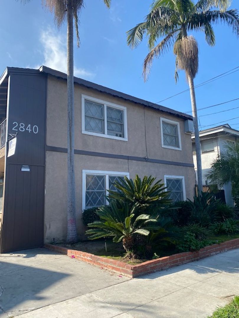 Long Beach Apartment: 2840 E 6th Street