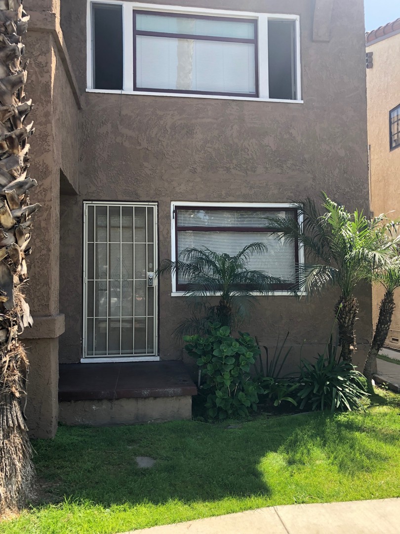 Long Beach Apartment: 1140 E 3rd Street