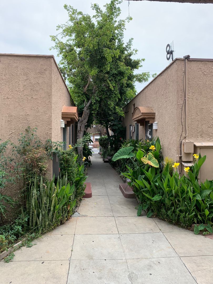 Long Beach Apartment: 435 Rose Ave