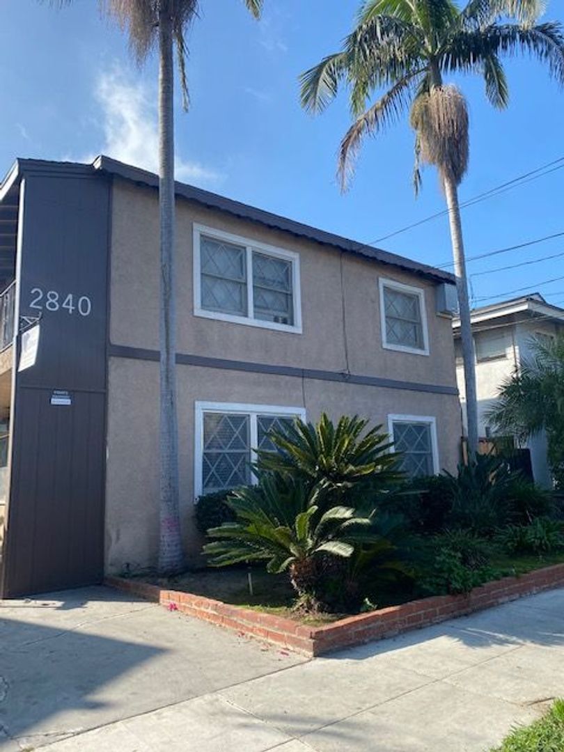 Long Beach Apartment: 2840 E 6th Street