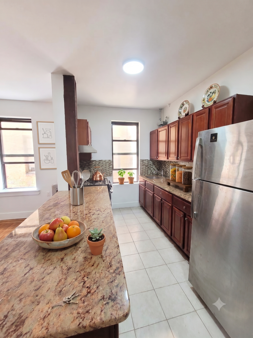New York Apartment: 712 W 176th St