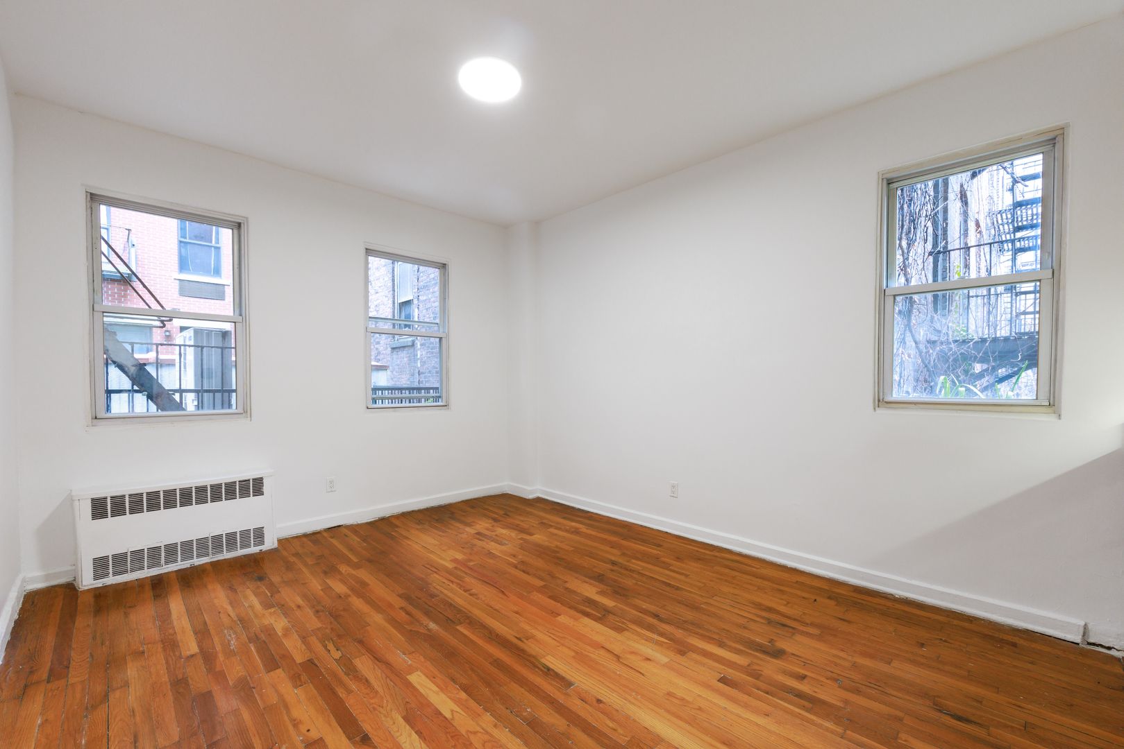 New York Apartment: 415 W 47th St