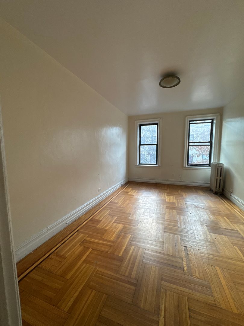 New York Apartment: 65 Arden Street