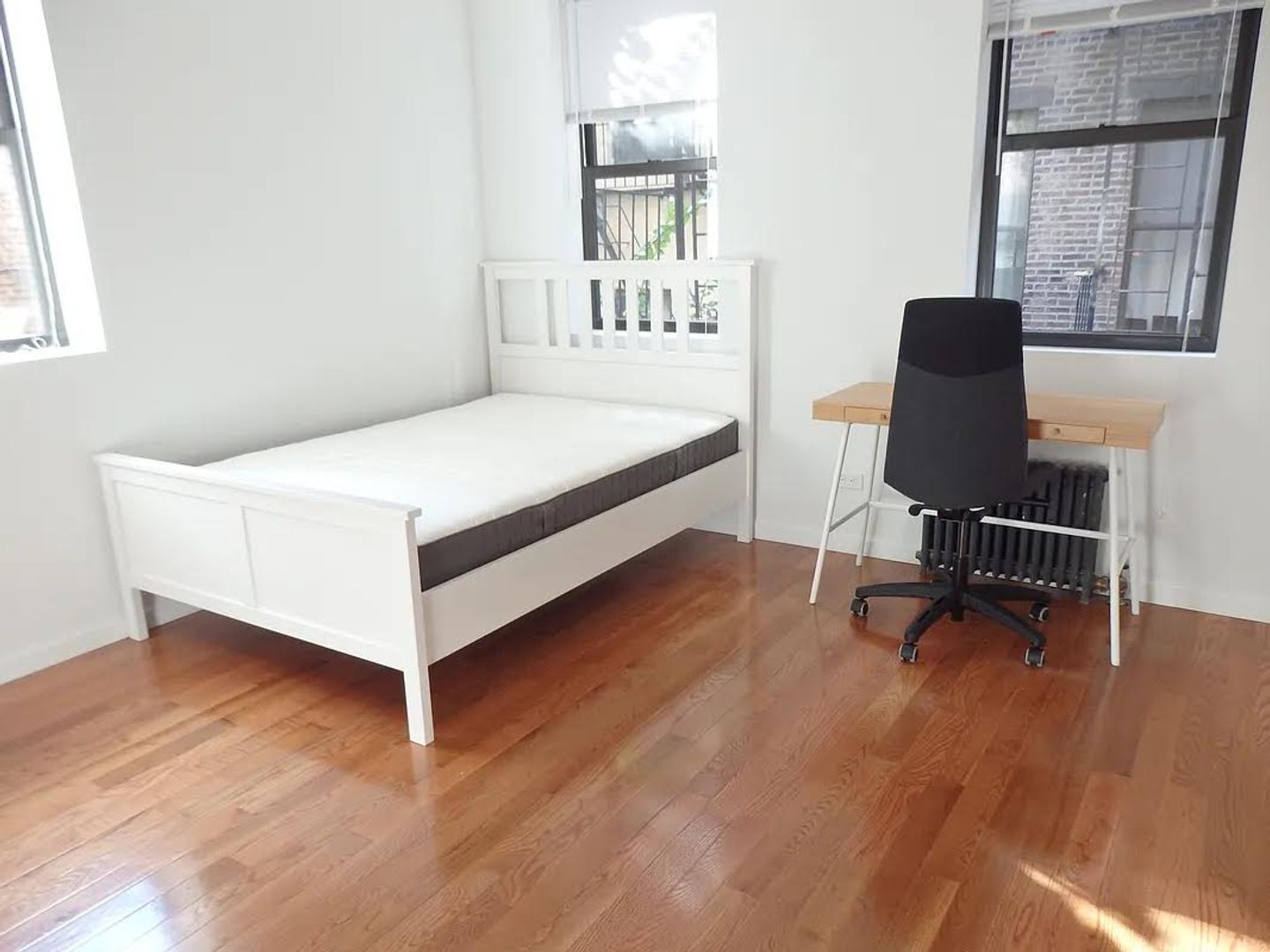 New York Apartment: 415 W 47th St