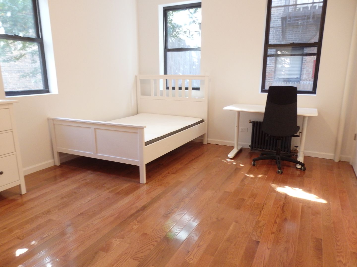 New York Apartment: 415 W 47th St