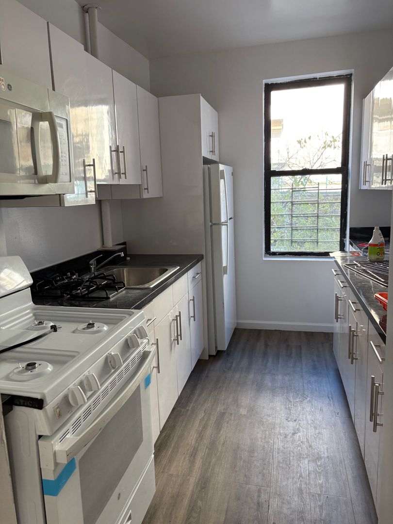 New York Apartment: 624 W 176th St