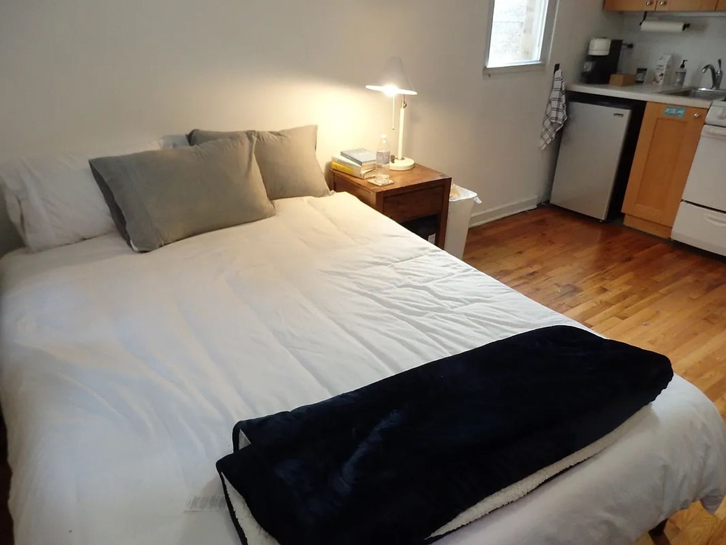 New York Apartment: 415 W 47th St