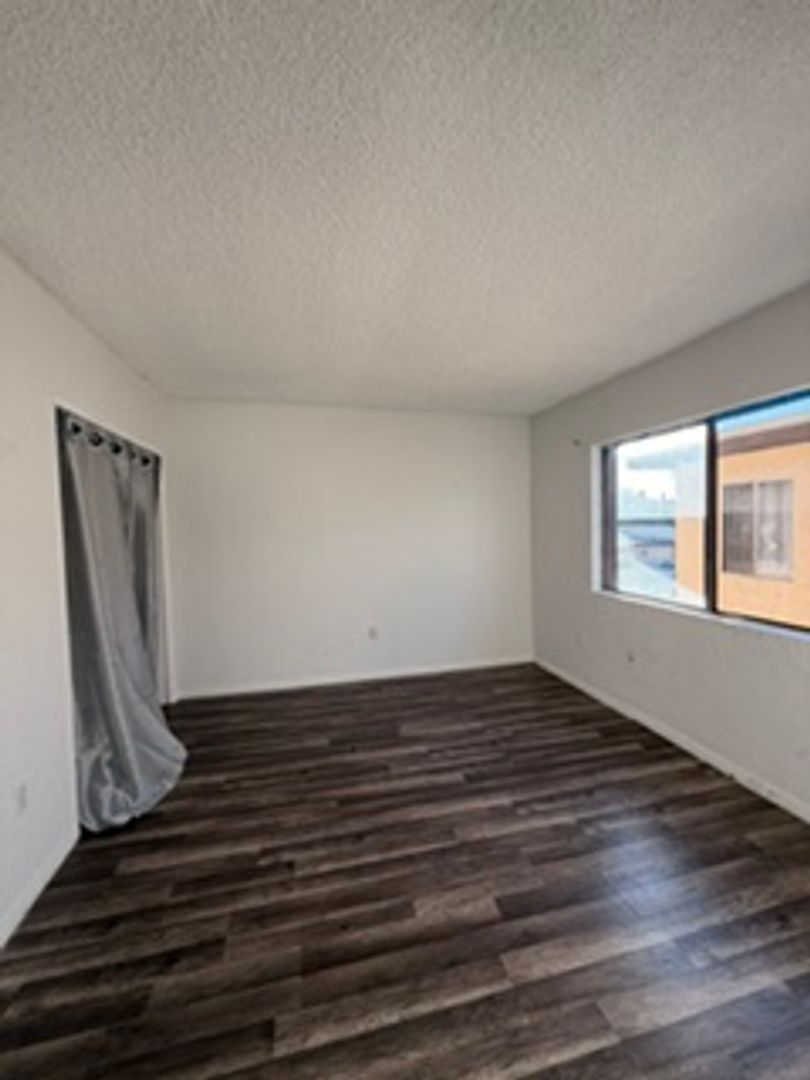 Van Nuys Apartment: 7326-7330 Kester Avenue