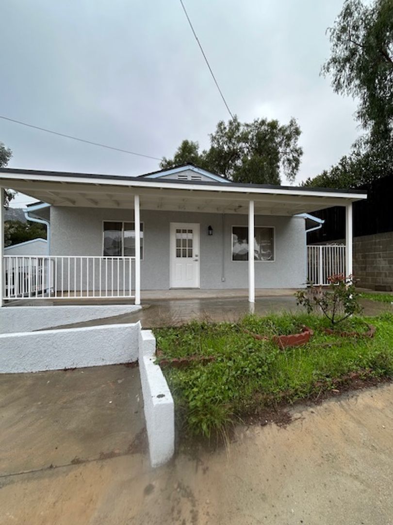 Simi Valley House: 6015 Peppertree Lane