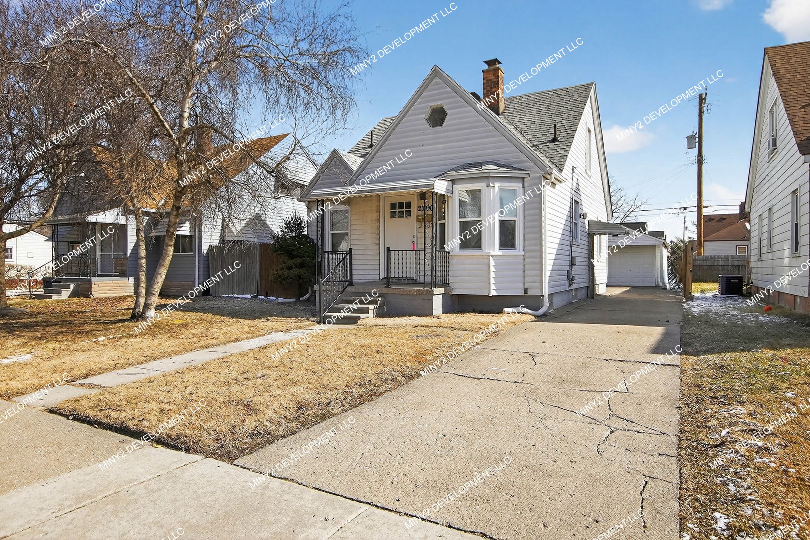 Warren House: 21090 La Salle Blvd.