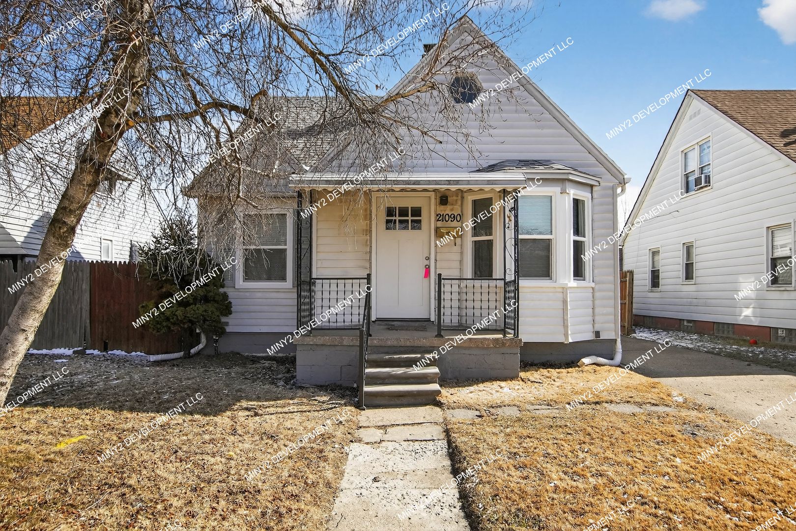 Warren House: 21090 La Salle Blvd.