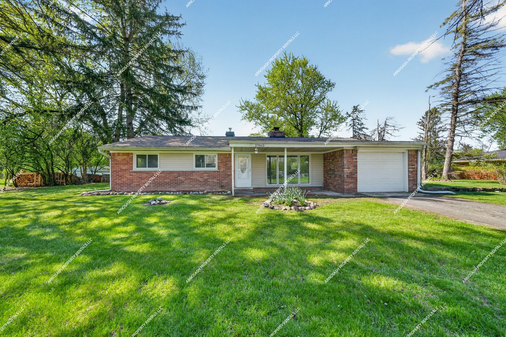 Farmington Hills House: 37863 Wendy Lee