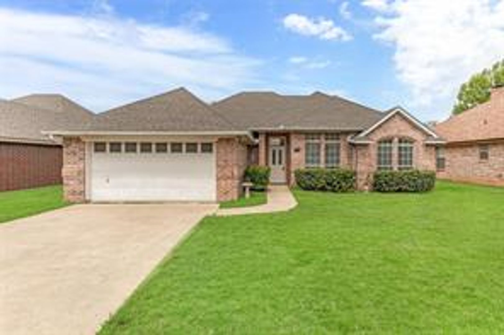 North Richland Hills House: 9229 Meandering Dr.