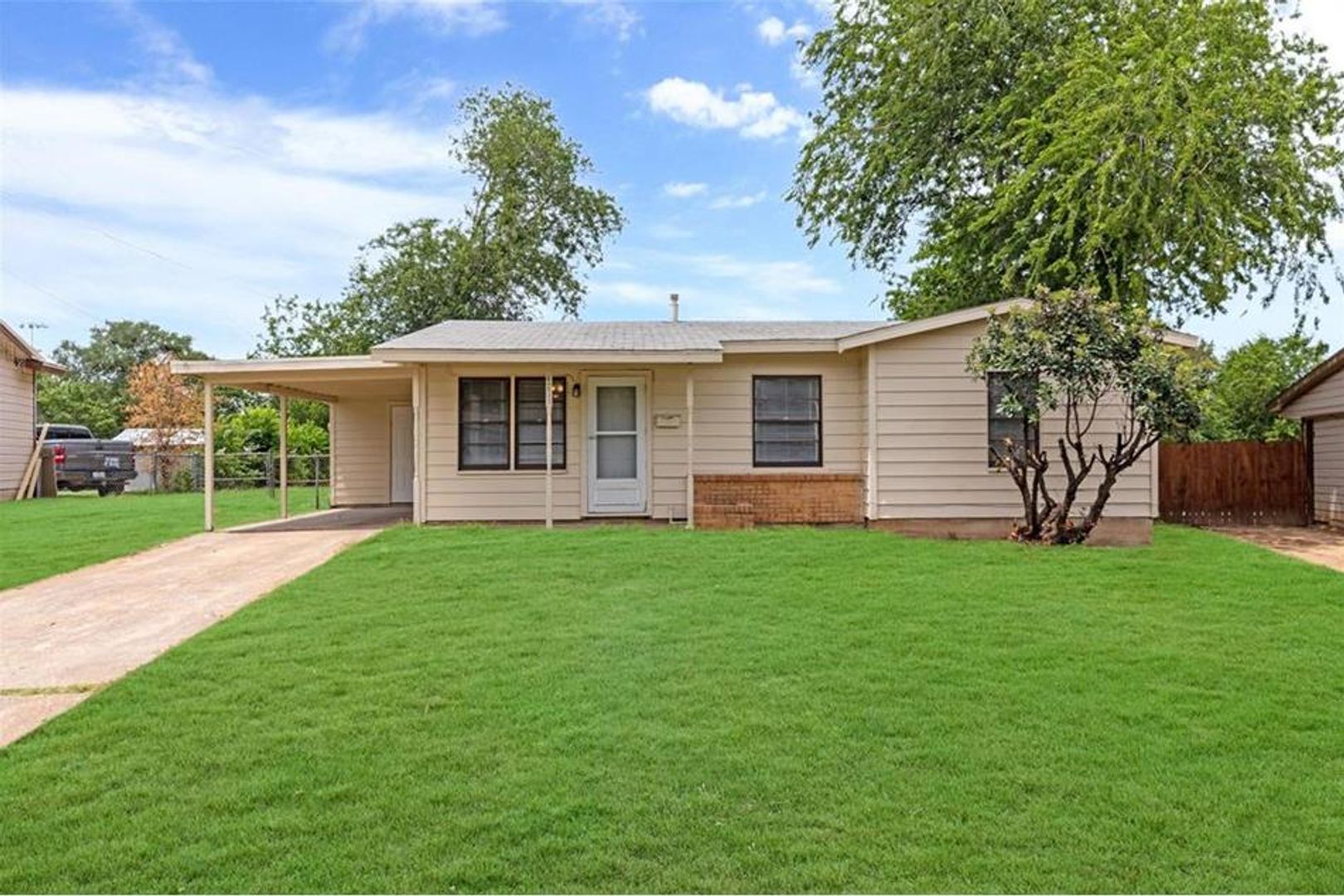 Haltom City House: 4713 Laverda Dr