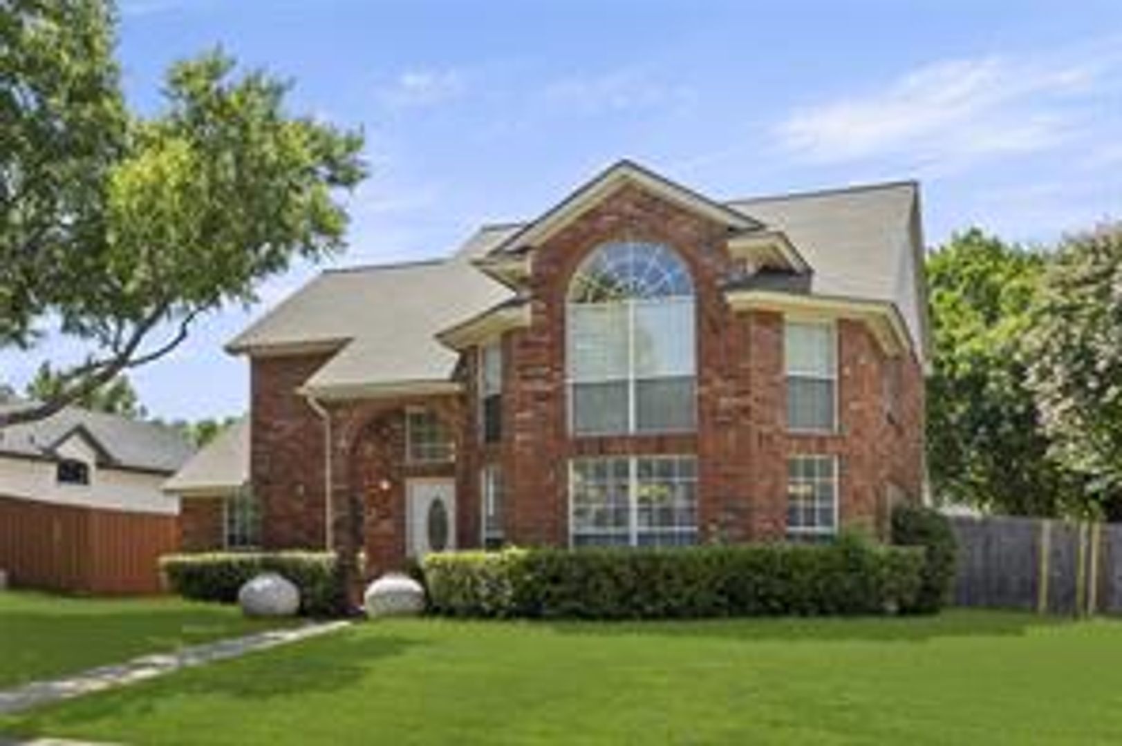 Cedar Hill House: 1423 Holveck Dr