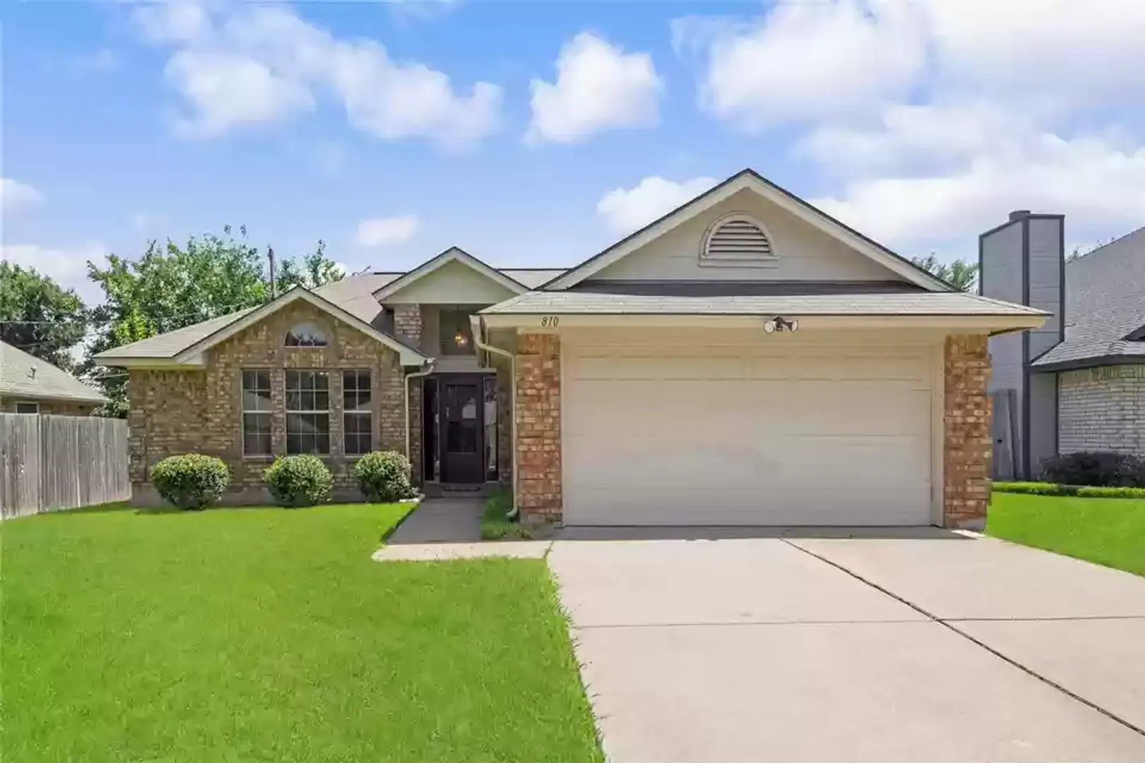 Arlington House: 810 Castleview Dr.