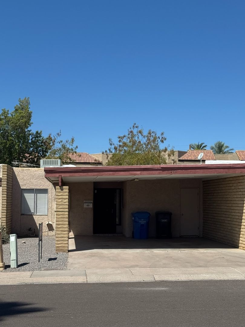 Phoenix House: 5126 E. Monte Vista Road