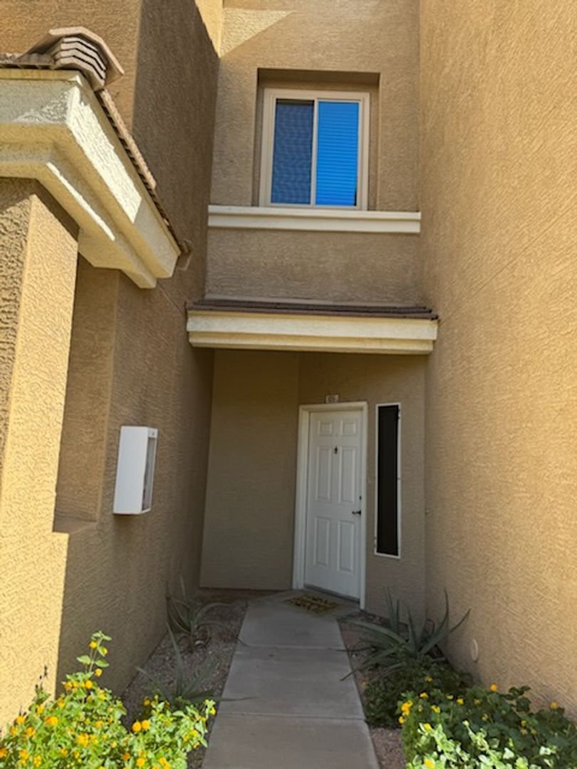 MESA Townhome: 1335 E June St