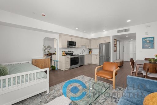 Studio in Prime North Park Location – Stylish Finishes & Private Balcony – photo 1