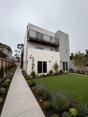 Brand-New 1 Bed, 1 Bath Luxury Apartment in the Heart of Hillcrest – photo 1