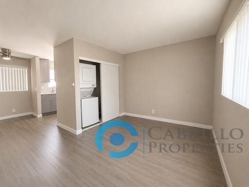 Newly Renovated 2 Bedroom / 2 Full Bath / 2nd Floor / Talmage Apartment with Central AC and In-Unit Laundry – photo 1
