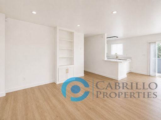 Beautifully Renovated 2BR/2BA Apartment with Private Balcony – photo 1
