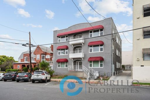 Bright & Modern 2-Bedroom in Historic Bankers Hill – Updated, Spacious, and Full of Charm! – photo 1