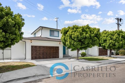 Massive 2bd/2.5ba townhome with yard near Liberty Station and Shelter Island – photo 1