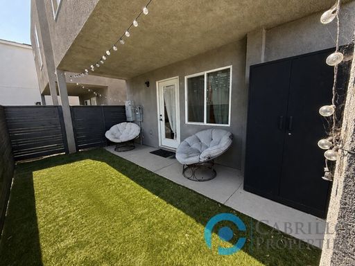 Updated 1 Bedroom Unit with Private Backyard and A/C – photo 1