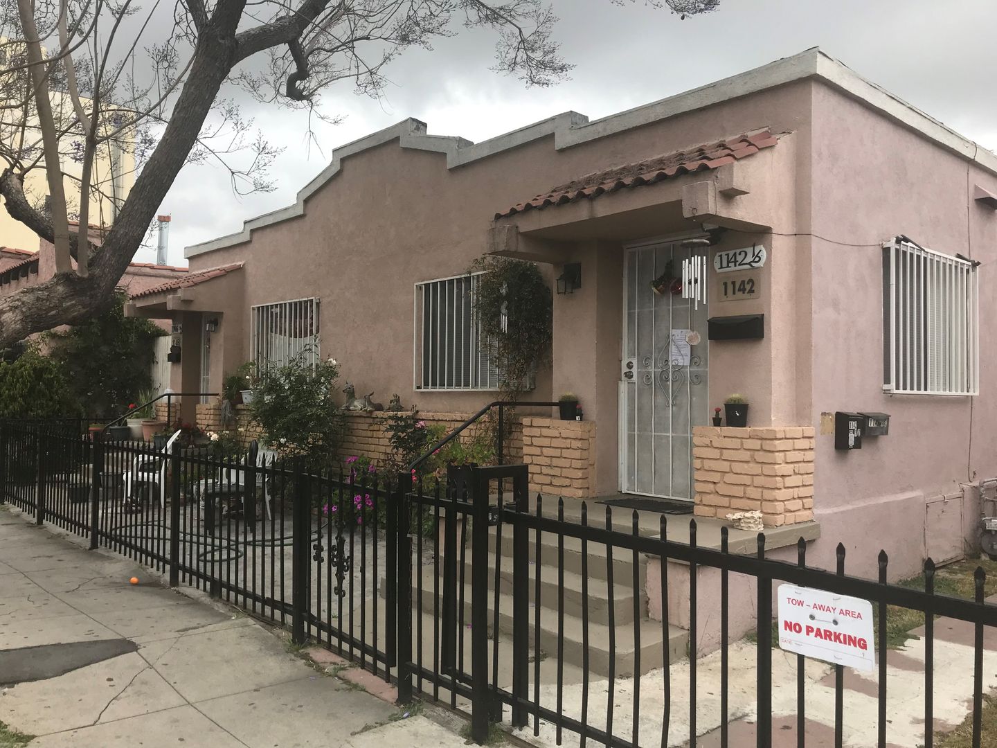 Long Beach Apartment: 1142 Hoffman