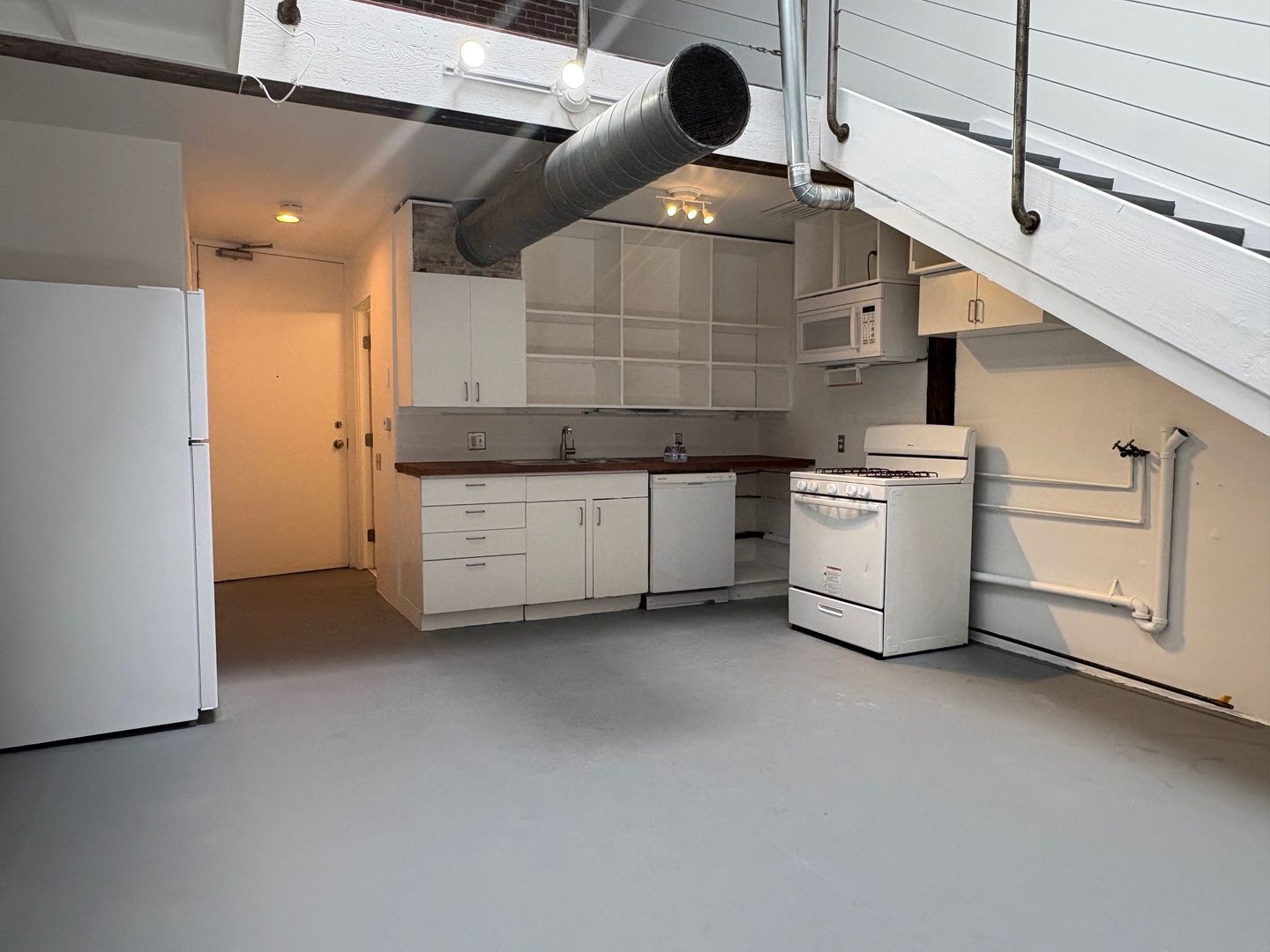Long Beach Apartment: 946-950 Daisy Ave